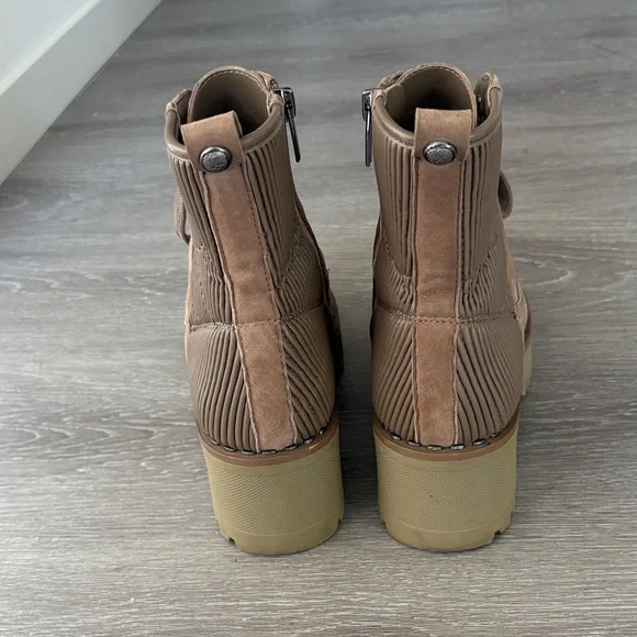 Vince Camuto Brown Lace-Up Boots - Picture 4 of 6